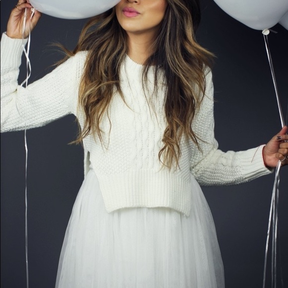 UNIF Chloe Cream Split Side Cropped Sweater Top ✨ - Picture 3 of 7